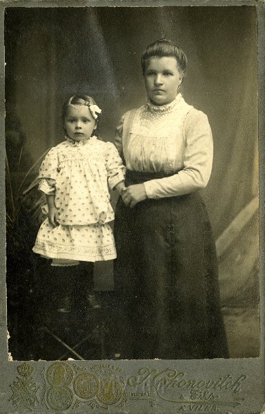 KKE 4550.jpg - Kuzynki Józefy Mackiewicz, babci Weroniki Wojnicz, Wilno, 1905 r.